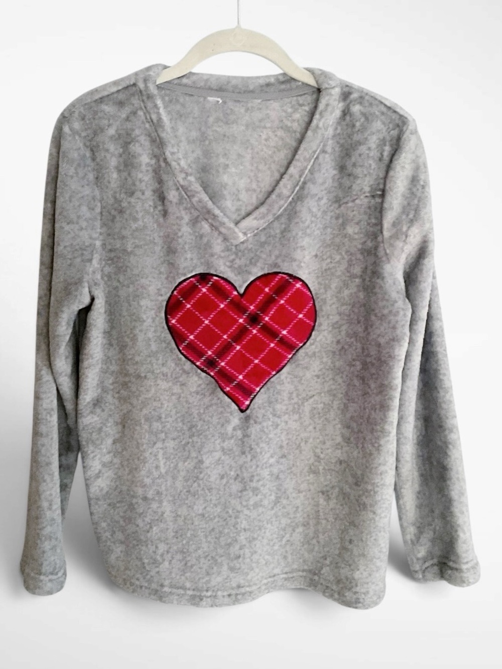 Fleece Heart Pullover V-Neck Sweatshirt Long Sleeves Unbranded